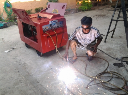 ขายเครื่องปั่นไฟเชื่อม 3 หัว เชื่อม10โล เครื่องดีเซลเก่าเชียงกง รับประกันเครื่องแน่น ขาย 38000 บาทครับ