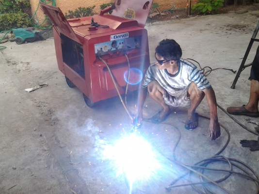ขายเครื่องปั่นไฟเชื่อม 3 หัว เชื่อม10โล เครื่องดีเซลเก่าเชียงกง รับประกันเครื่องแน่น ขาย 38000 บาทครับ