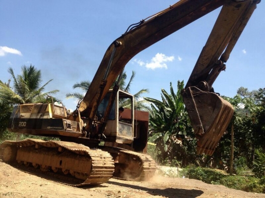 รถแบคโฮ KOMATSU  PC 200 - 5   สนใจติดต่อ  081 - 6079515