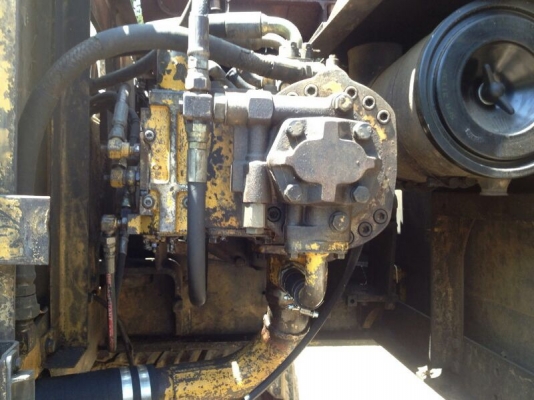 รถแบคโฮ KOMATSU  PC 200 - 5   สนใจติดต่อ  081 - 6079515