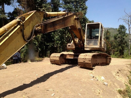 รถแบคโฮ KOMATSU  PC 200 - 5   สนใจติดต่อ  081 - 6079515