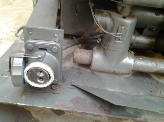 ขายเครื่องปั่นไฟทหารขนาดใหญ่ครับ ไฟ3เฟค เครื่องเบนซิน4สูบ สตาร์มือก็ได้สตาร์กุจแจก็ได้ครับ สภาพเหมือนใหม่ ขาย 30000 บาทครับ