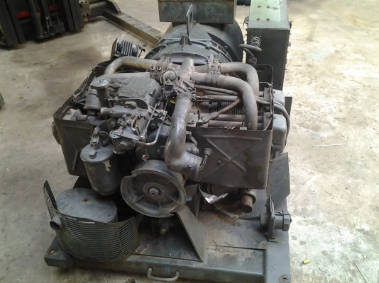 ขายเครื่องปั่นไฟทหารขนาดใหญ่ครับ ไฟ3เฟค เครื่องเบนซิน4สูบ สตาร์มือก็ได้สตาร์กุจแจก็ได้ครับ สภาพเหมือนใหม่ ขาย 30000 บาทครับ