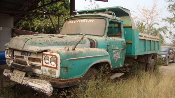 ยังอยู่ครับ สอบถามได้เลย ขายได้ขายเลยครับ