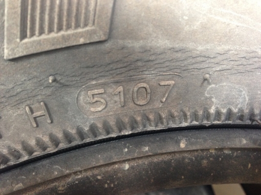 ขายล้อแม็กขอบ 15x8.5 ET-5 พร้อมยางถูกๆ ขายล้อแม็กขอบ 15x8.5 ET-5 พร้อมยางถูกๆ