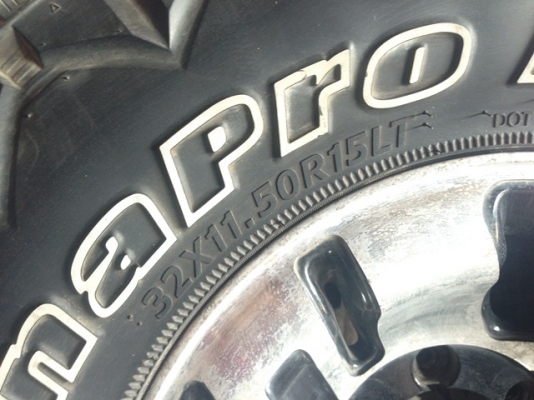 ขายล้อแม็กขอบ 15x8.5 ET-5 พร้อมยางถูกๆ ขายล้อแม็กขอบ 15x8.5 ET-5 พร้อมยางถูกๆ