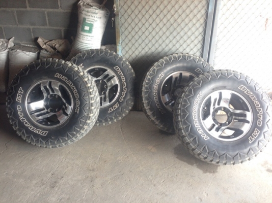 ขายล้อแม็กขอบ 15x8.5 ET-5 พร้อมยางถูกๆ