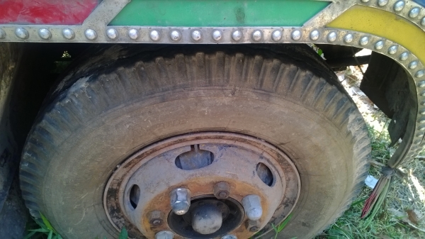 10ล้อเพลาเดียวISUZU JCM เครื่อง6BF1  185แรง สีและยางไม่สวย...