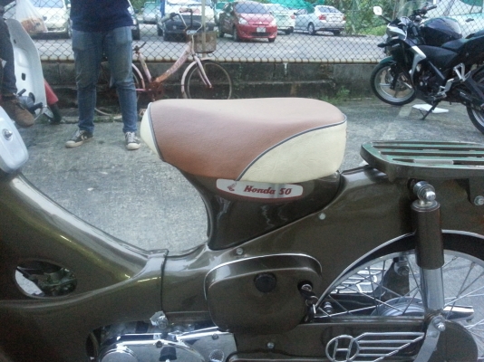 ขายc100ครับ เครื่องเดิมก้านกระทุ้ง เดิมๆ มีทะเบียนพร้อมโอน ภาษีเต็ม เครื่องดีครับ สียังสวยยู่เลยครับ ไม่ค่อยมีเวลาขับครับเลยขายให้คนที่รักรถเดิมจริงๆ อยู่ใกล้ๆมาดูรถได้เลยครับ หรือโทมาเบอ0819220366 ลดราคากันไปเลยจาก 37500 เหลือ 34500 ภาษีเต็มทะเบียนโอน