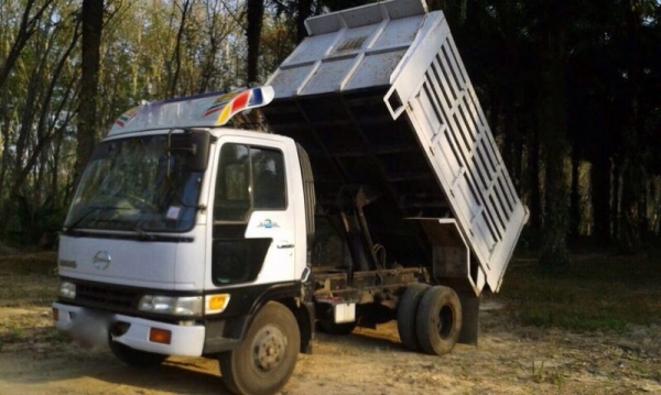 รถฮีโน่ 6 ล้อดั้ม FB4J  140 แรงม้า. ปี 38  ( รถประกอบ. )   (  ลดราคา. 650,000 บาท. )   สนใจติดต่อ 081 - 6079515