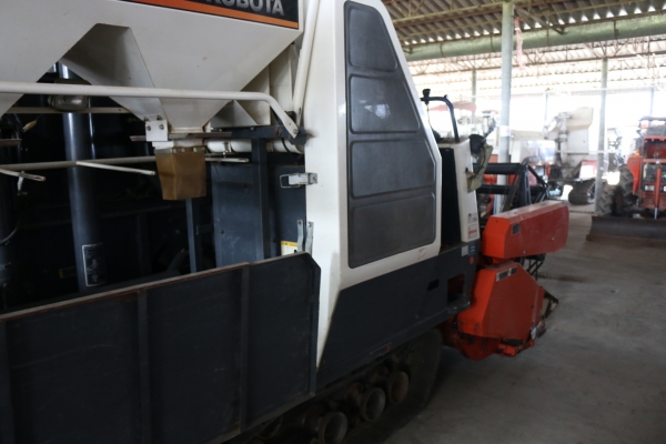 รถเกี่ยว KUBOTA DC60 พร้อมใช้สุดๆ มีแค่ 1 คันเท่านั้น รถเกี่ยว KUBOTA DC60 พร้อมใช้สุดๆ มีแค่ 1 คันเท่านั้น