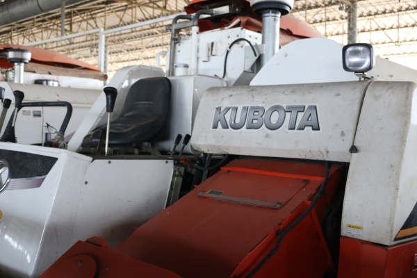 รถเกี่ยว KUBOTA DC60 พร้อมใช้สุดๆ มีแค่ 1 คันเท่านั้น รถเกี่ยว KUBOTA DC60 พร้อมใช้สุดๆ มีแค่ 1 คันเท่านั้น
