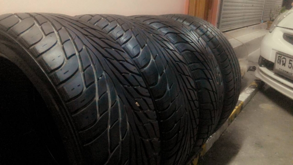 ขายยางMAXXISขอบ20ราคาถูก ปี 11ปลายปีสวยๆดอกยาง90\%