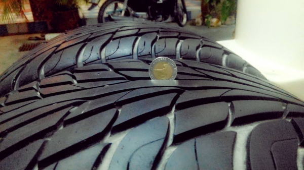 ขายยางMAXXISขอบ20ราคาถูก ปี 11ปลายปีสวยๆดอกยาง90\%