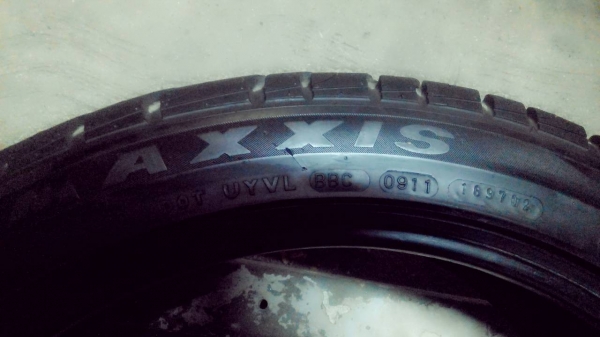 ขายยางMAXXISขอบ20ราคาถูก ปี 11ปลายปีสวยๆดอกยาง90\%