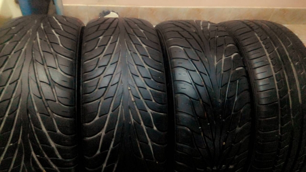 ขายยางMAXXISขอบ20ราคาถูก ปี 11ปลายปีสวยๆดอกยาง90\%