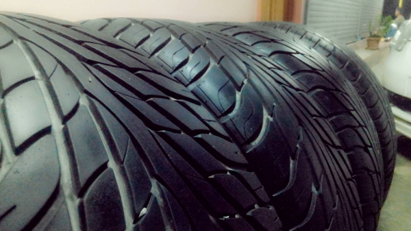 ขายยางMAXXISขอบ20ราคาถูก ปี 11ปลายปีสวยๆดอกยาง90\%