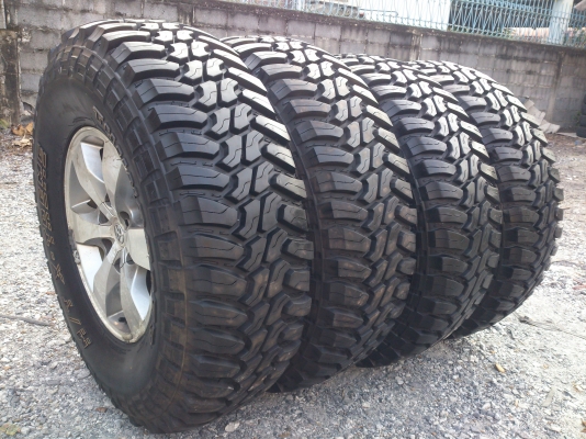 ขายแม็ก TOYOTA 6รู พร้อมยางTHUNDERER 285/75R16 ยางปี11 ดอกยางสวยลึกเท่ากันไม่ร้าวไม่แตกลายสภาพยาง90\% 1 ชุด