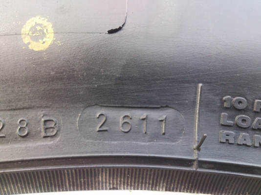 ขายแม็ก TOYOTA 6รู พร้อมยางTHUNDERER 285/75R16 ยางปี11 ดอกยางสวยลึกเท่ากันไม่ร้าวไม่แตกลายสภาพยาง90\% 1 ชุด