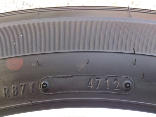 ขายแม็ก ALL NEW MAZDA พร้อมยางDUNLOP 265/65R17 ยนางสัปดาห์ที่47 ปี12 ดอกยางสวยลึกเท่ากันไม่ร้าวไม่แตกลายสภาพยาง 95\% จำนวน 1 ชุด