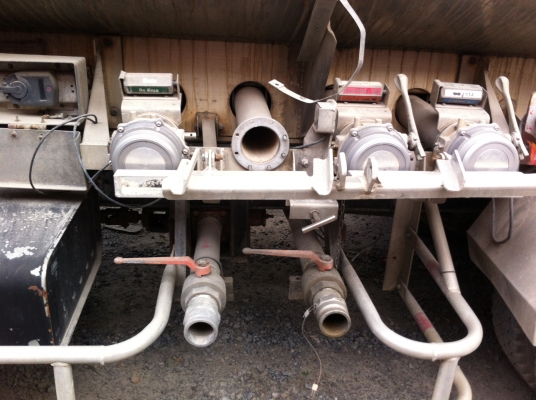 ขายรถ 10ล้อบรรทุกน้ำมัน 16000 ลิตร ISUZU DECA 195 แรงม้า ขายรถ 10ล้อบรรทุกน้ำมัน 16000 ลิตร ISUZU DECA 195 แรงม้า