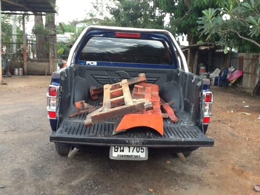 ขายชุดใบมีดันหน้าตราช้าง รุ่น คูโบต้า L4508  อุปกรณ์ครบครับ..