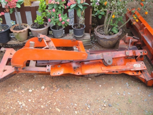 ขายชุดใบมีดันหน้าตราช้าง รุ่น คูโบต้า L4508  อุปกรณ์ครบครับ..