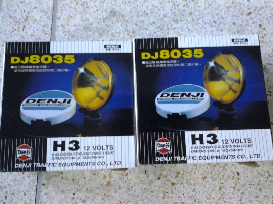 ขายไฟสปอร์ตไลท์ ไฟสีเหลืองและไฟสีขาว มีทั้ง12 v. และ 24 v. คับ