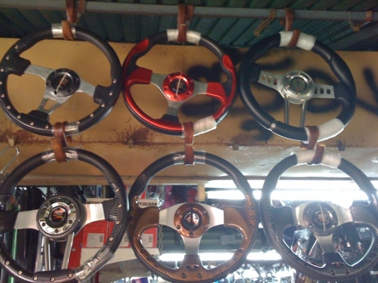 พวงมาลัยแต่ง ถูกๆ มีหลายสีหลายลายให้เลือก