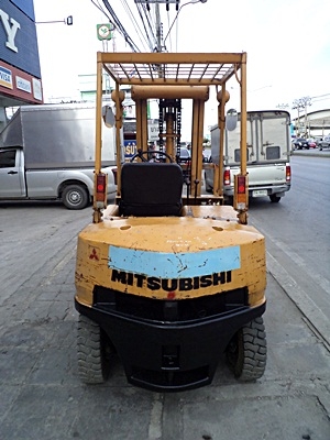 ขายรถยกมิตซูบิชิ 2.5 ตัน เครื่องเบนซิน  เสาสูง 3 เมตร พวงมาลัยเพาเว่อร์ สีเดิมจากนอก นำเข้าจากญี่ปุ่น ใช้งานได้ทันที