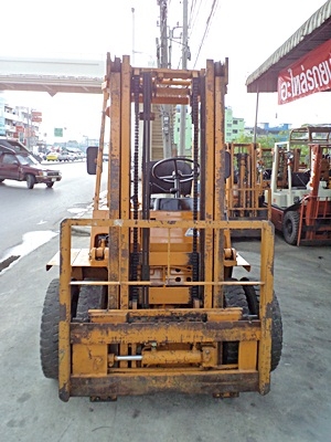 ขายรถยกโคมัสสึ 2.5 ตัน  เครื่องเบนซิน กระบอกคู่ งาสไลด์ข้าง ล้อหน้าคู่ เสาสูง 3 เมตร  พวงมาลัยเพาเว่อร์  สีเดิมจากนอก นำเข้าจากญี่ปุ่น ใช้งานได้ทันที