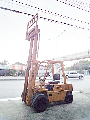 ขายรถยกโคมัสสึ 2.5 ตัน  เครื่องเบนซิน กระบอกคู่ งาสไลด์ข้าง ล้อหน้าคู่ เสาสูง 3 เมตร  พวงมาลัยเพาเว่อร์  สีเดิมจากนอก นำเข้าจากญี่ปุ่น ใช้งานได้ทันที