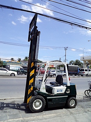 ขายรถยกTCM 2.5 ตัน  เครื่องเบนซิน กระบอกคู่ เสาสูง 3 เมตร พวงมาลัยเพาเว่อร์  สีเดิมจากนอก นำเข้าจากญี่ปุ่น ใช้งานได้ทันที