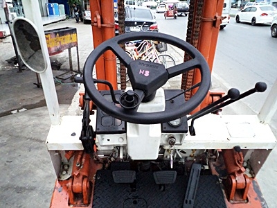 ขายรถยกนิสสัน 2.5 ตัน  เครื่องดีเซล เกียร์ออโต้  กระบอกคู่ เสาสูง 3 เมตร ยางตันใหม่ 4 ล้อ  พวงมาลัยเพาเว่อร์  สีเดิมจากนอก นำเข้าจากญี่ปุ่น ใช้งานได้ทันที