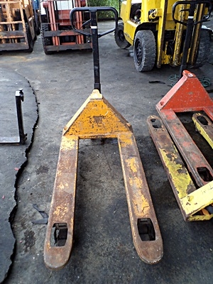 ขายรถยกขนาด 1.5-3.5 ตัน นำเข้าจากญี่ปุ่นเอง มีหลายแบบหลายขนาดให้เลือก ตรวจเช็คระบบเครื่องยนต์ เบรค ครัช ไฮโดลิกเรียบร้อยแล้ว ใช้งานได้ทันที