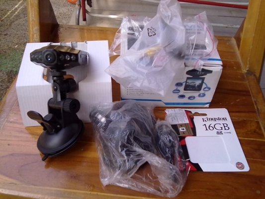 สินค้าใหม่ ขายกล้องบันทึกติดตั้งในรถยนต์ พรัอมเมน 16 G ราคา 1300 บาทพร้อมส่ง EMS สามารถล็อดภาพได้,มีAV-out,บันทึกเสียง,ถาพHDคมชัดมาก,มีแสงอินฟาเรคสามารถถ่ายในเวลากลางคืนได้ อุปกรณ์ที่จะได้ สายAV,สายชาร์ทในรถ,ถ่านชาร์ท,ขาศูนย์ยากาศติดกระจกปรับระดับได้360อง