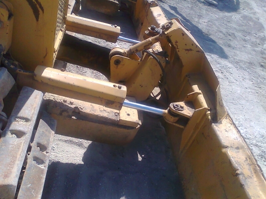 ขายด่วน!..รถแทรคเตอร์ตีนตะขาบ KOMATSU D21P-5 S/N 50992 SMR=4649. รถเก่าญี่ปุ่น