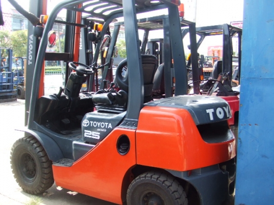 ขายด่วน  TOYOTA รุ่น 8FD25 เสา4เมตร งาเทได้