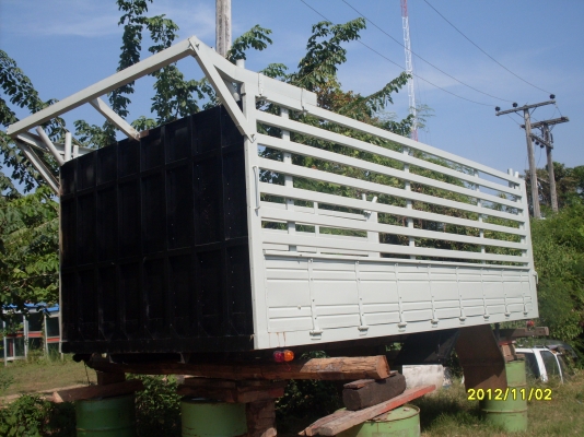 ขายกระบะใส่หกล้อใหญ่เหล็กทั้งลูก ยาว 5.50 ม. กว้าง 2.35 ม.