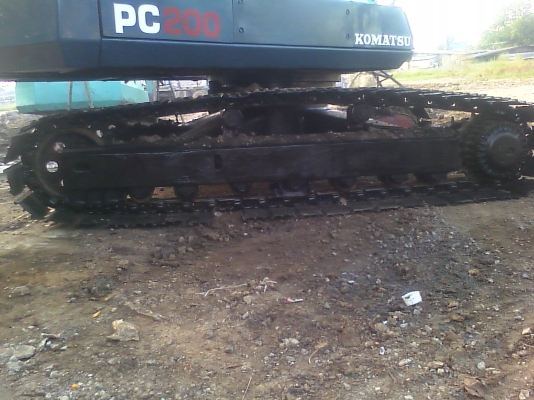komatsu pc 200 รุ่น 3 สภาพพร้อมใช้งาน  มีเเอร์พร้อม