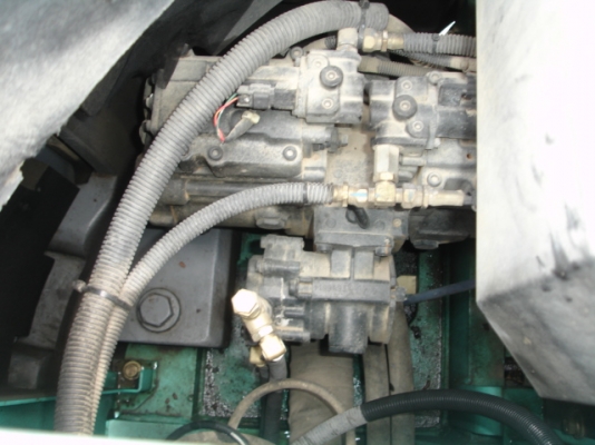 Kobelco SK135SR ปี 2004 สภาพดีมาก นำเข้าจากญี่ปุ่นครับ