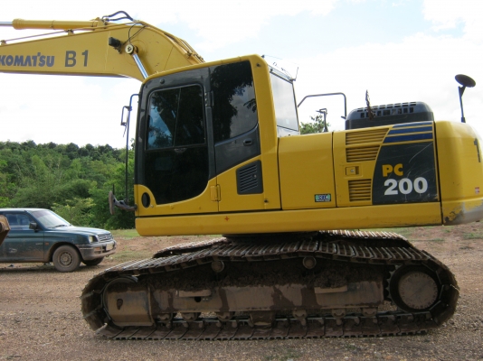 ขายรถแบคโฮ โคมัทสุ pc200-8