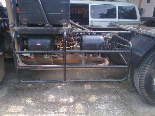 ขายด่วน..รถสิบล้อสองเพลา หัวลากโรเบรท ISUZU ROCKY 240 hp