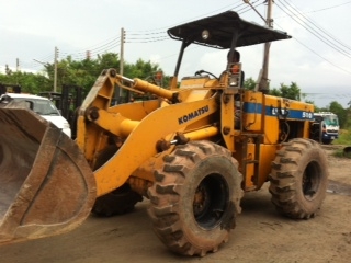 ขายรถตัก 510 ยี่ห้อKOMATSU S/N 15569 กรองเดี่ยว สภาพดี สนใจติดต่อคุณรัตนศักดิ์ โทร.081-7621704