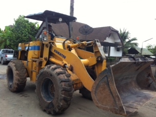 ขายรถตัก 510 ยี่ห้อKOMATSU S/N 15569 กรองเดี่ยว สภาพดี สนใจติดต่อคุณรัตนศักดิ์ โทร.081-7621704