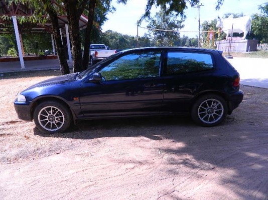 civic 3 d  วิ่ง 180000  กม.  ราคา 179000 บาท รถสวย หนึ่งในร้อยคันครับถึงจะเจอ**********