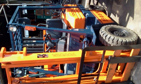 **FORKLIFT TOYOTA 1.5TON**