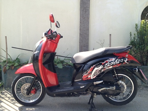 ขายscoopyสีเเดงดำ