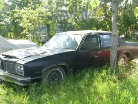 American Full Size Oldsmobile Delta88 Engine V8