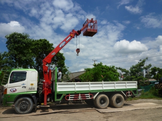 บริการให้เช่ารถบรรทุก 6 ล้อ 10 ล้อติดเครน 5 ตัน รถเครน 25ตัน